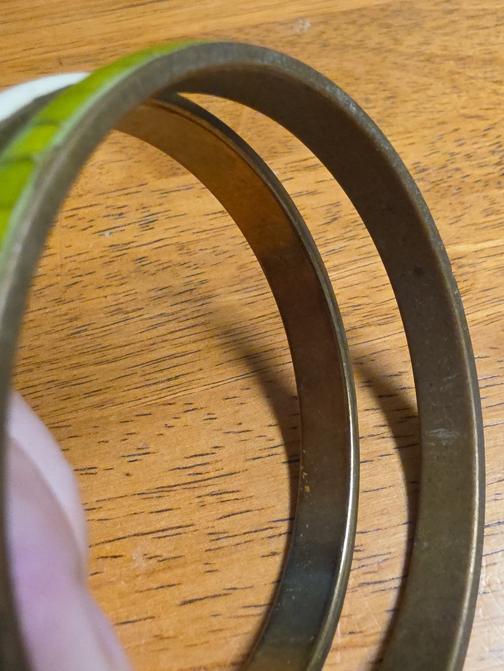 Cream and Dyed Green Inlaid Bone & Brass Bangle Set - Picture 4 of 4